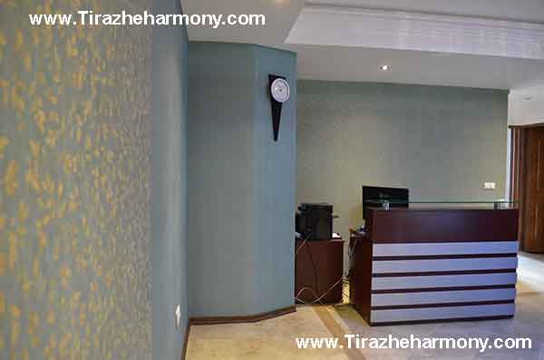 چسب زدن کاغذ دیواری